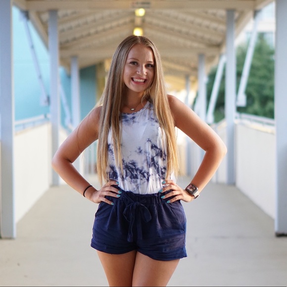 Meet your Posher, Lauryn - Picture 2 of 8